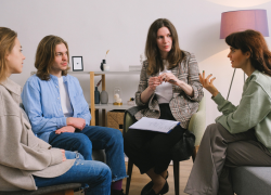 Психолог и клиент: терапевтические отношения. Тренинг навыков консультирования.